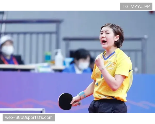 王欣瑜训练间突然放飞自我，旁边队友都笑岔气了！