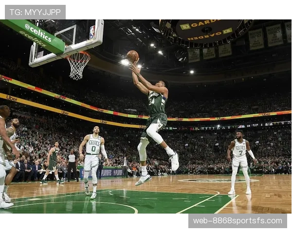 欧文挡拆单打撕裂雄鹿防线，得分结构优于上季